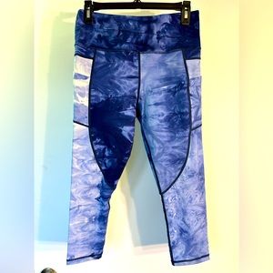 Zyia leggings w/Pockets. Blue tie-dye. Size 8-10. Capri length